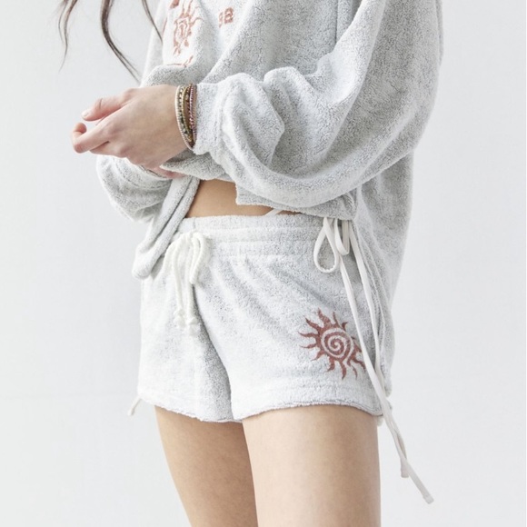 sold - uo ofu veronica terrycloth sweatshort - Picture 2 of 6